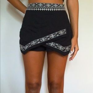 KENDALL&KYLIE EMBROIDERED SKIRT W/UNDER SHORT🖤